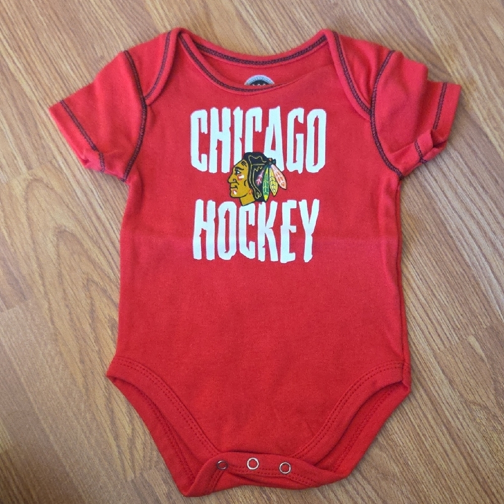 NHL Chicago Blackhawks Baby Bodysuit 3-6 Months Hockey Red Jersey Mascot